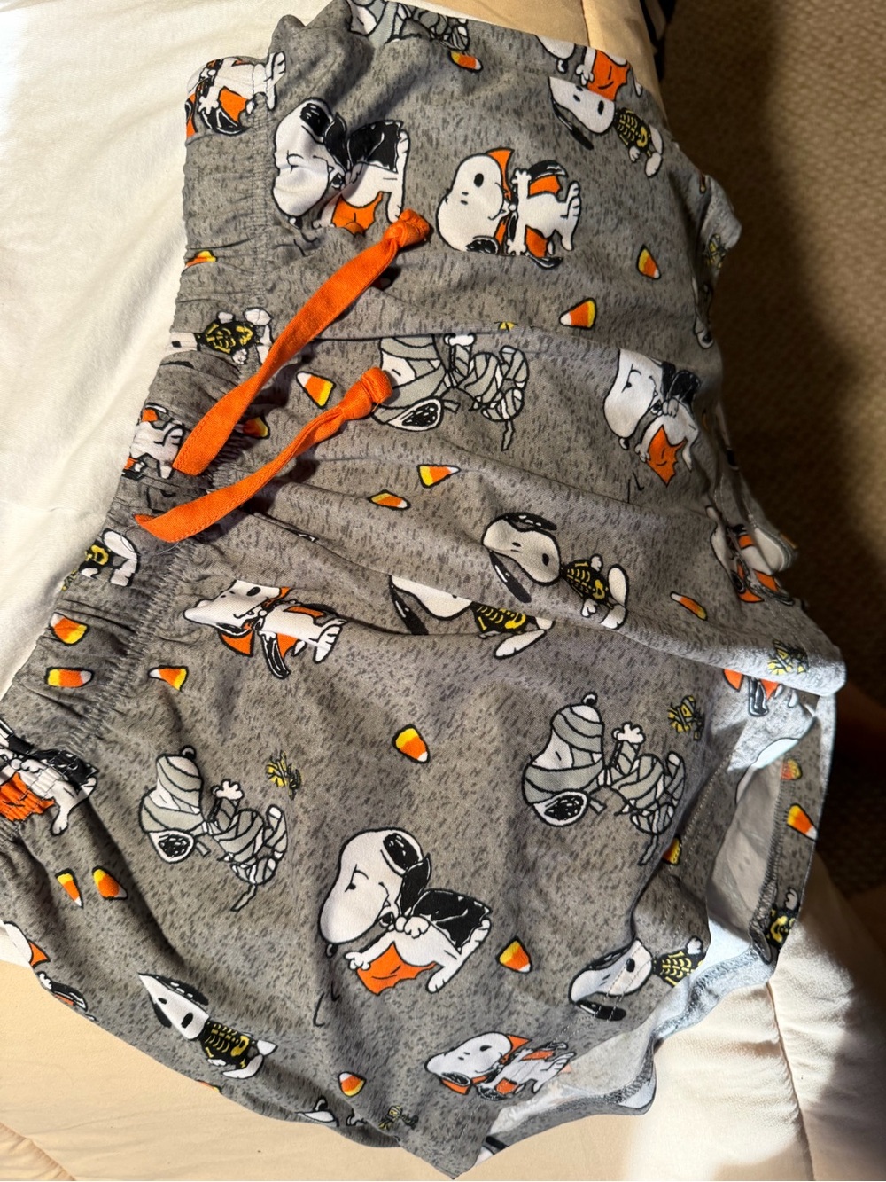 3 peanuts set, white lightweight hoodie, Halloween shorts, lounge t shirt - Picture 4 of 7